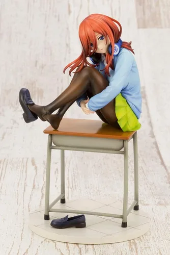 Vista 8 de Kotobukiya Los quintillizos por excelencia: Miku Nakano Figura a escala 1/8