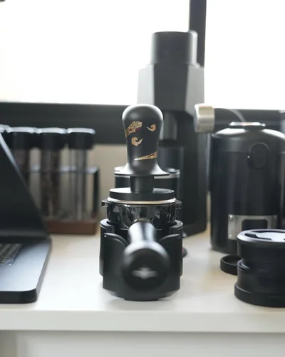 Vista 5 de MHW-3BOMBER 58.35mm Tamper de Espresso Edición Patrón Serpiente - 3 Tamper de Café con Resorte y Retroalimentación de Sonido - Herramienta de Tamper