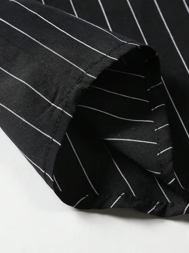 Vista 5 de OYOANGLE Camisa de manga corta con cuello y botones para hombre con estampado de rayas