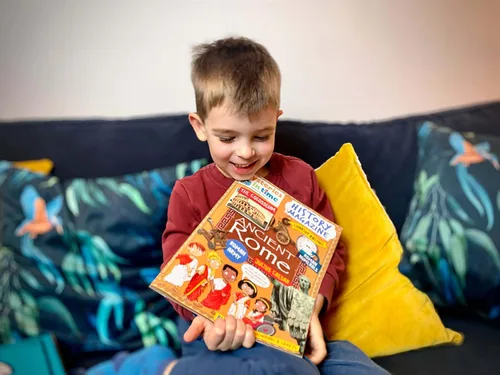 Vista 3 de Mysteries in Time Ancient Rome - Paquete de actividades romanas para niños de 6 a 11 años, con libro de historia y revista, perfecto para avión