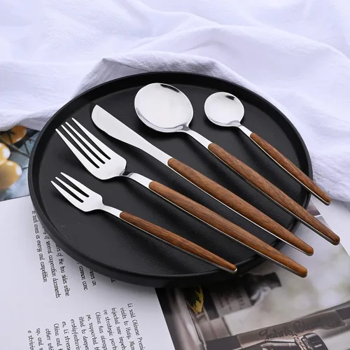 Vista 3 de Juego de cubiertos de acero inoxidable con mango de efecto de madera Cubiertos pulidos con espejo plateado, utensilios de cocina para el hogar