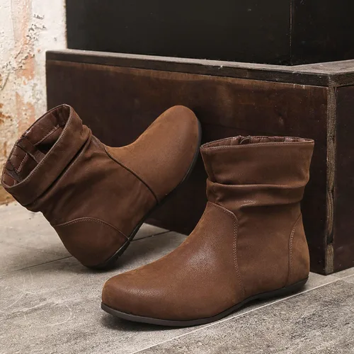 Vista 6 de Luoika Botines anchos para mujer, botas cortas negras y marrones con tacón bajo y cremallera lateral.
