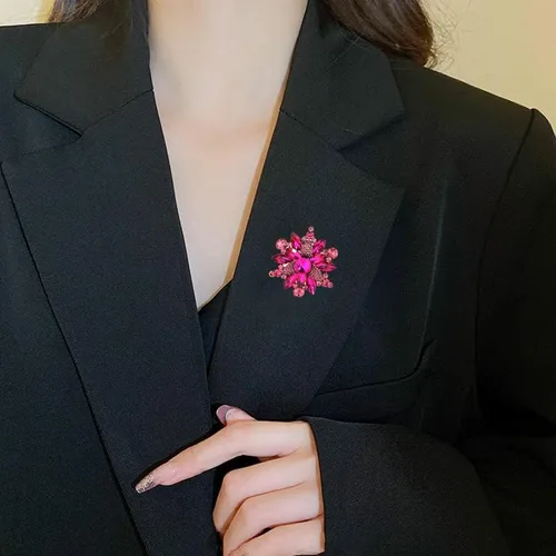 Vista 4 de YOQUCOL Broche con forma de flor de diamantes de imitación de cristal austriaco vintage para mujer