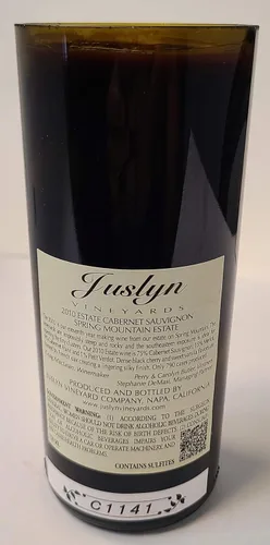 Vista 2 de Savor the Essence with the 2010 Juslyn Vineyards Cabernet Sauvignon Wine Bottle Candle - Unique Decor Accent Crafted from an Authentic Wine Bottle