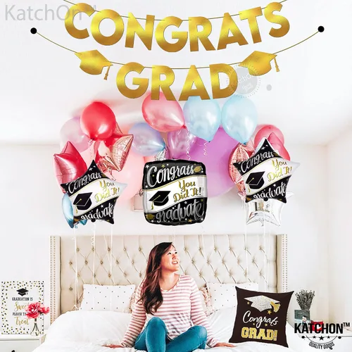 Vista 9 de KatchOn, Banner de graduación de felicitaciones doradas y negras con purpurina, 10 pies, pancarta de graduación dorada y negra, guirnalda de gorra