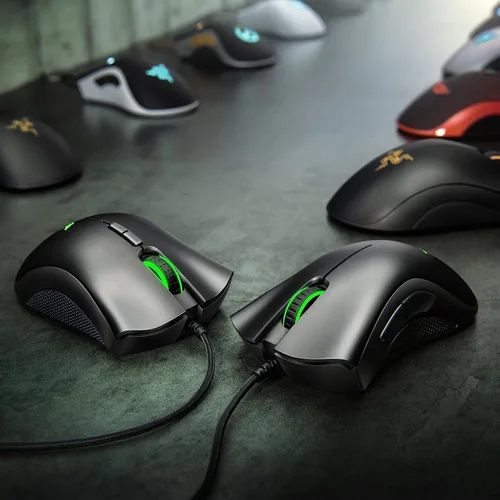 Vista 7 de Razer DeathAdder Essential Gaming Mouse: sensor óptico de 6400 DPI - 5 botones programables - Interruptores mecánicos - Puños laterales de goma