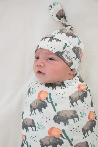 Vista 4 de Copper Pearl Gorro de bebé con nudo superior elástico y suave bisonte