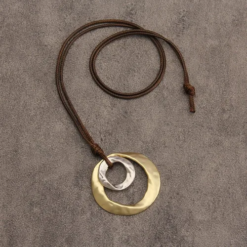 Vista 4 de Jeilwiy Collar de cuero para mujer, collar funky, gargantilla con dije, estilo bohemio, joyería