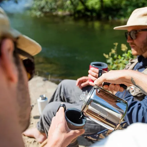 Vista 8 de GSI Outdoors Percolator - Cafetera I Glacier de acero inoxidable con mango de silicona para camping, mochileros, viajes, caravanas y caza, apta