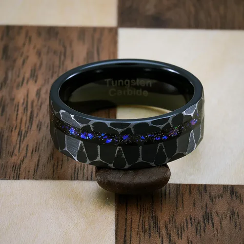 Vista 4 de 100S JEWELRY Anillo de tungsteno negro rústico para hombre con diseño de galaxia y nebulosa de Orión, acabado martillado, alianza de boda
