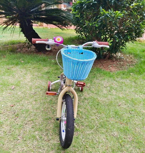 Vista 2 de Cesta de bicicleta para manillar para niñas con collar de unicornio, campana, serpentinas, cuentas de rueda, lentes de sol, calcomanías, juego