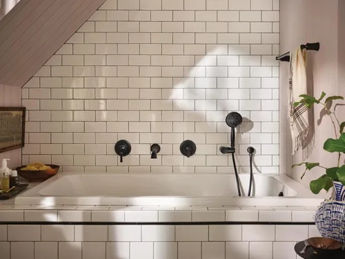 Vista 2 de Moen 3636EPBL - Ducha de mano de cuatro funciones de rendimiento ecológico con soporte de pared y manguera de 69 pulgadas, negro mate