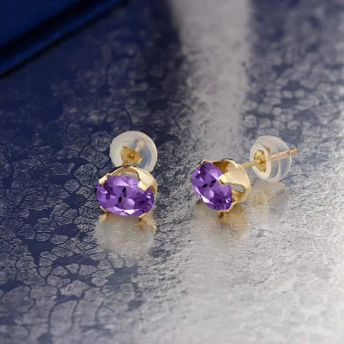 Vista 3 de Gem Stone King Aretes de tuerca de oro amarillo de 14 quilates con amatista morada para mujer