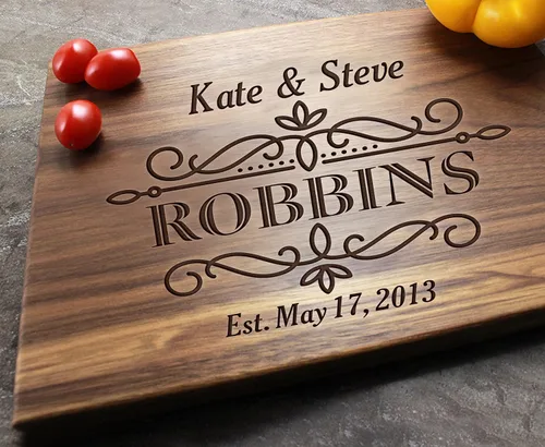 Vista 6 de Tabla de cortar personalizada con grabado Mr Ms - Madera personalizada grabada