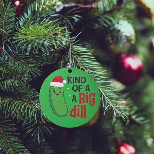 Vista 3 de Adornos divertidos: novedad "Kind of a Big Dill" para compañeros de trabajo, intercambio de elefantes blancos y humor para adultos
