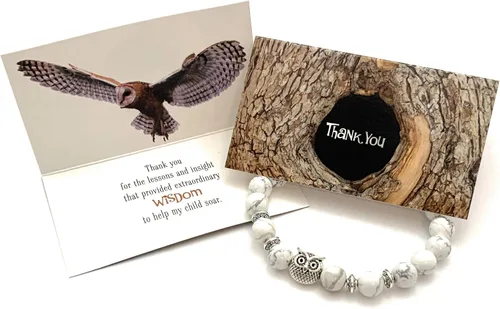 Vista 8 de Smiling Wisdom - Tarjeta de agradecimiento para profesor y pulsera de piedra elástica de búho - Mujer