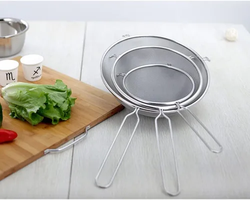 Vista 4 de Colador de malla de acero inoxidable con colador de cucharón ranurado de mango largo para servir fideos y albóndigas diseño único para preparación