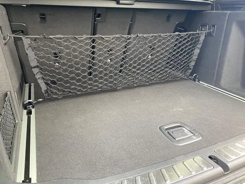 Vista 4 de Red de carga elástica para maletero estilo sobre para accesorios BMW X3 2017-2025 – Organizadores de maletero premium y almacenamiento – Red