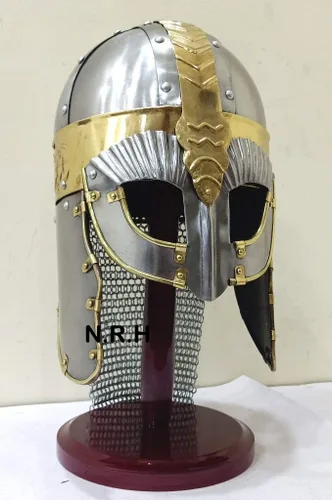 Vista 2 de Casco medieval Norman Viking Armor Casco plateado Espectáculo Armadura Casco W/Soporte de madera Diseño de latón