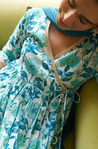 Vista 2 de Janasya Conjunto de Kurta de algodón para mujer india con estampado floral violeta