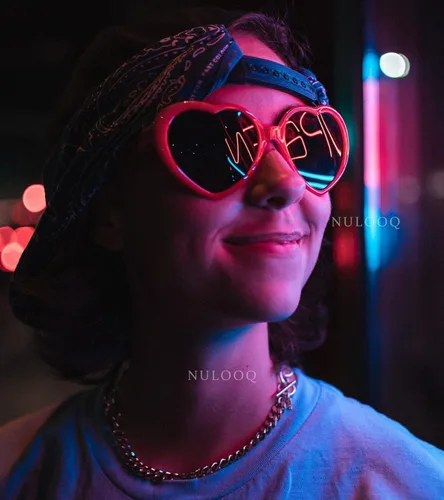 Vista 2 de NULOOQ Gafas de sol polarizadas en forma de corazón para mujer, estilo retro a la moda, marco grande, estilo encantador con protección UV 100%