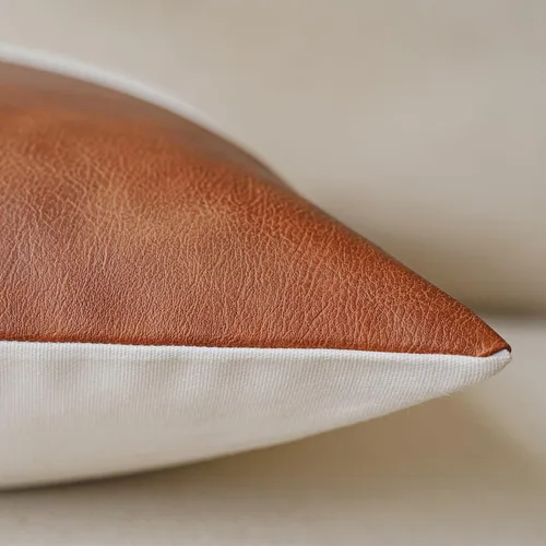 Vista 2 de Juego de 2 fundas de almohada de 20x20 pulgadas de cuero sintético blanco y marrón, almohadas decorativas de algodón estilo boho moderno para sofá