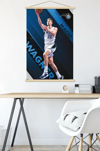 Vista 5 de Trends International NBA Orlando Magic - Póster de pared de Franz Wagner 23, 22.375 x 34 pulgadas, paquete de impresión premium y colgador de madera