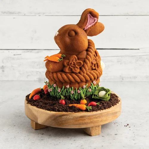 Vista 4 de Nordic Ware Bunny in Basket - Molde para tartas 3D, 10 tazas, caramelo