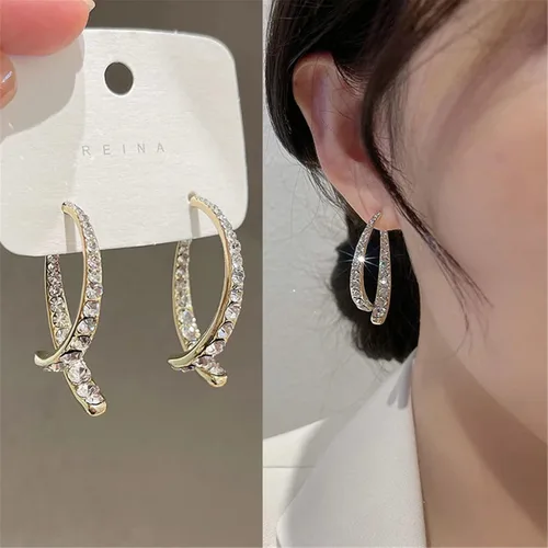 Vista 6 de Aretes curvados con cruz, chapados en oro de 18 quilates para mujer, aretes de cruz de diamante para oreja, regalos de joyería para mujeres