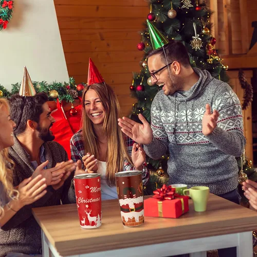 Vista 3 de 4 vasos de Navidad de 20 onzas con tapa y pajita, taza aislada