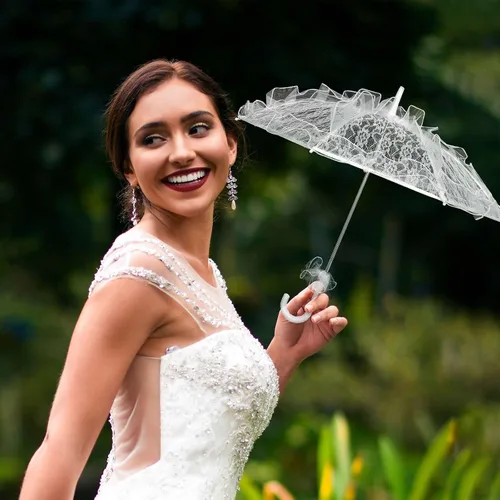 Vista 8 de Amosfun Paraguas de encaje blanco vintage para boda, paraguas de novia hecho a mano con flores bordadas para novia, foto nupcial, disfraz de dama