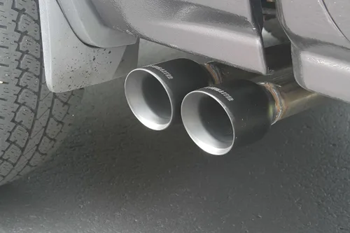 Vista 5 de Flowmaster 717787 Kit de escape FlowFX Cat-Back de 2.5 pulgadas en acero inoxidable con puntas negras de cerámica de 4 pulgadas compatible con Chevy