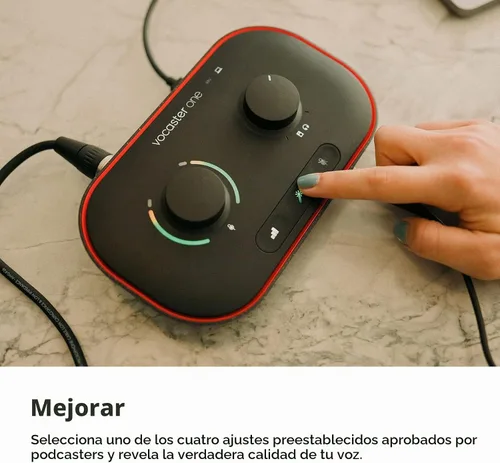 Vista 6 de Focusrite Vocaster One — Interfaz de podcasting para grabación como creador en solitario. Utilice ganancia automática, mejora y silencio