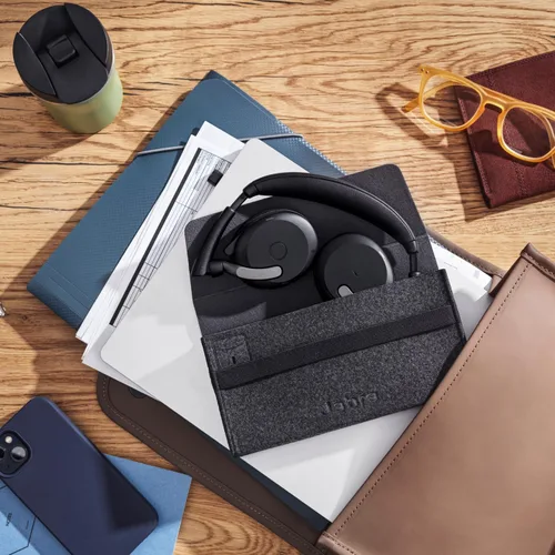Vista 2 de Jabra Evolve2 65 Flex Auriculares Estéreo con Bluetooth, Almohadilla de Carga Inalámbrica - Tecnología ClearVoice de Cancelación de Ruido y Equipos