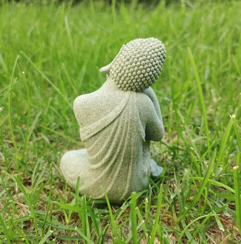 Vista 2 de livelyfish Mini estatua de Buda meditando piedra arenisca natural Buda adorno para 10 galones y debajo de peceras, decoración de acuario