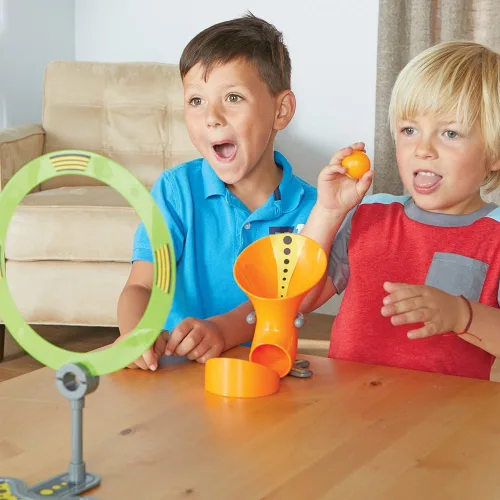 Vista 3 de Learning Resources Crashapult STEM Challenge, juego de catapulta STEM, 13 piezas, a partir de 5 años
