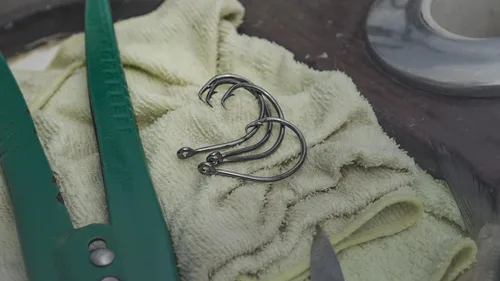 Vista 3 de Mustad Círculo de compensación demonio, 1 x fuerte, níquel negro