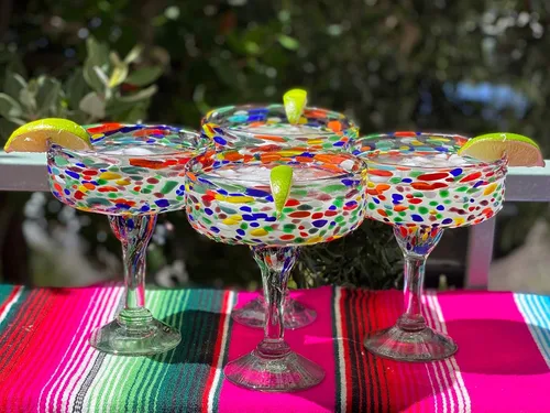 Vista 4 de Dos Sueños Vidrio soplado a mano mexicano – Juego de 4 vasos de Margarita soplados a mano Confetti Rock (16 oz)