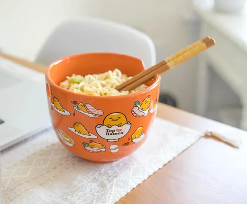 Vista 4 de Gudetama - Juego de vajilla japonesa de cerámica Incluye cuenco de ramen de 20 onzas y palillos de madera Juego de platos de comida asiática