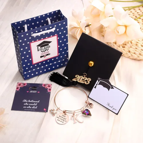 Vista 6 de Regalos de graduación para ella, 26 pulseras inspiradoras grabadas con inicial, cita que creyó que podía así que lo hizo, regalos de graduación