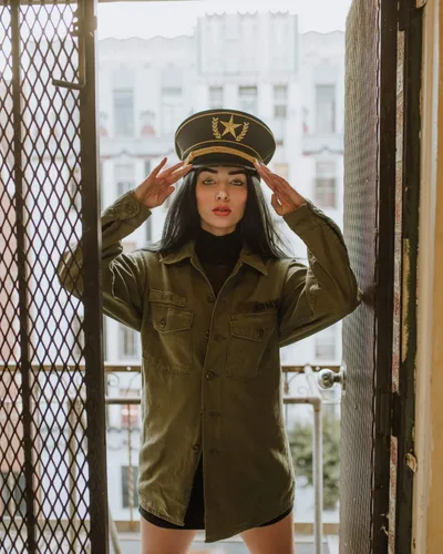 Vista 2 de Leg Avenue Sombrero militar para mujer, doradonegro, talla única, Negro