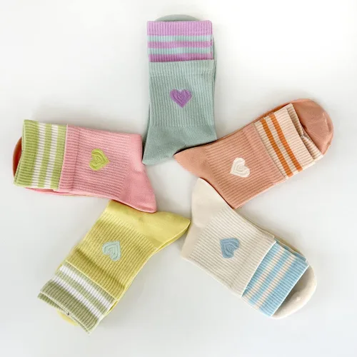 Vista 4 de AMYETAILEEN Women Crew Ankle Socks 5 Pairs - Women Checkered Happy Neutral Girls Fun Warm Cozy Cotton Casusal