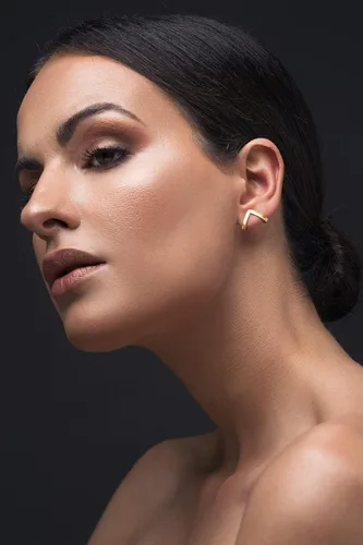 Vista 18 de Emmanuela - Aretes de aro texturizados en forma de V, plata de ley 925 chapada en oro, estilo minimalista, moderno, sexy, hipoalergénicos y sin
