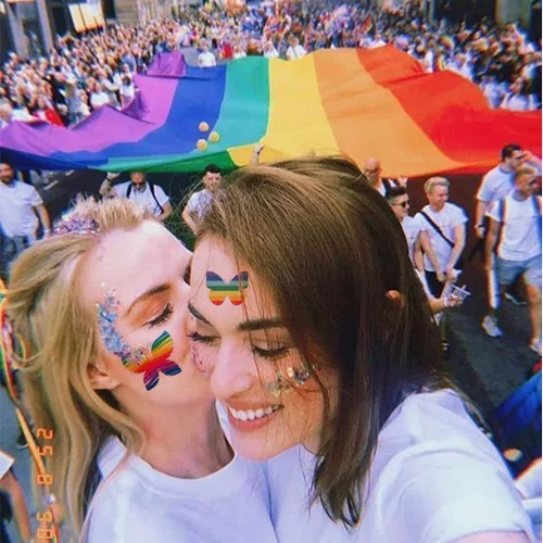 Vista 3 de Tatuajes de arco iris, 40 calcomanías de tatuaje de orgullo, impermeables, tatuajes temporales LGBT arcoíris