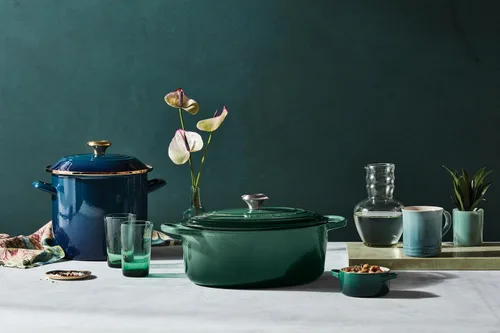Vista 6 de Le Creuset - Olla holandés redonda con tapa de cocina, hecha de hierro fundido esmaltado, 6.75 cuartos de galón, color alcachofa, colección signature