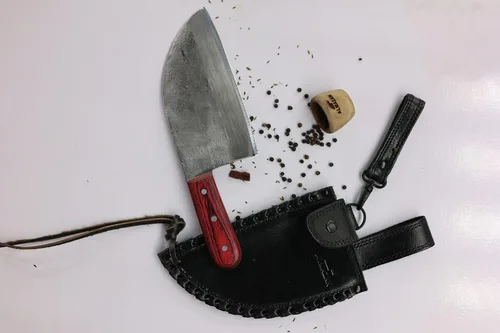 Vista 5 de Almazan Cuchillo de chef forjado a mano con funda de cuero, fabricado en España