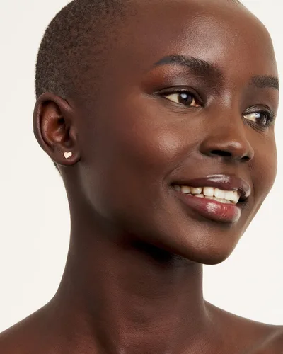 Vista 2 de Ted Baker London Harly - Aretes de tuerca con forma de corazón pequeño para mujer, Latón