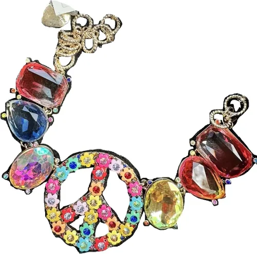 Vista 3 de Betsey Johnson Love Fest Jewelry Collection