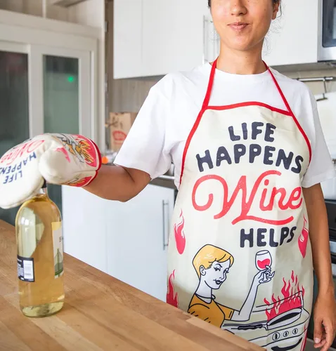 Vista 3 de Crazy Dog T-Shirts Life Happens Wine Help Funny Cooking Beber Wine Lover Accesorios de cocina