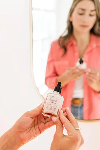 Vista 4 de Dallas & James Skincare Co. - Suero de leche de ensueño de sandía con mora, suero hidratante/suero calmante - con ácido hialurónico, aloe y pepino